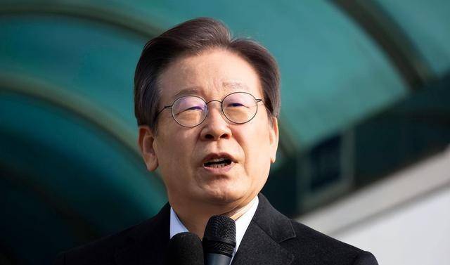 李在明终于成功复仇，把曾权势滔天的检察厅，亲自送到了尽头