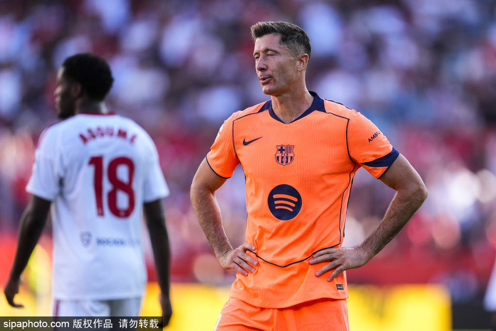 西甲-莱万失点桑切斯点射弑旧主 巴萨1-4塞维让出榜首