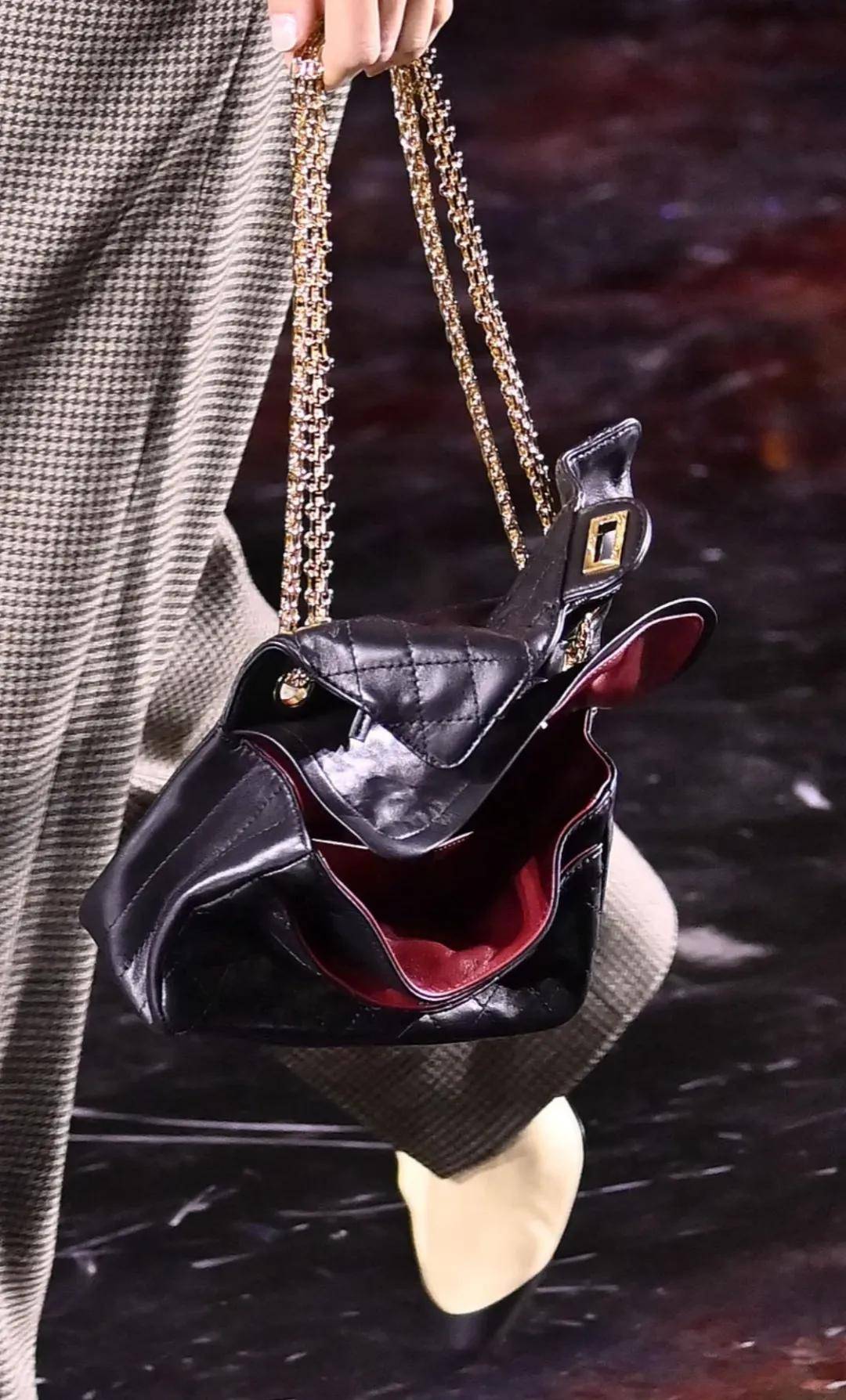 周迅、窦靖童、刘雯、井柏然同框围观香奈儿的新秘密