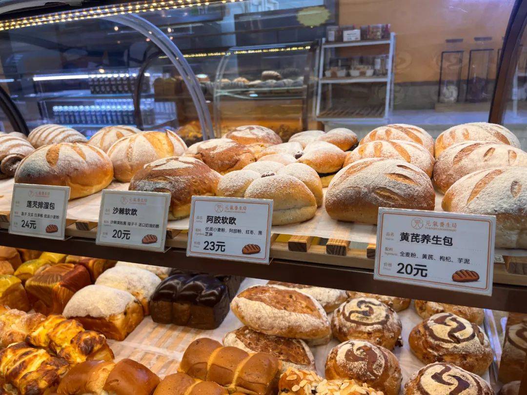 1小时内数千个全部售罄！大批年轻人涌入医院抢购，网友吵翻……