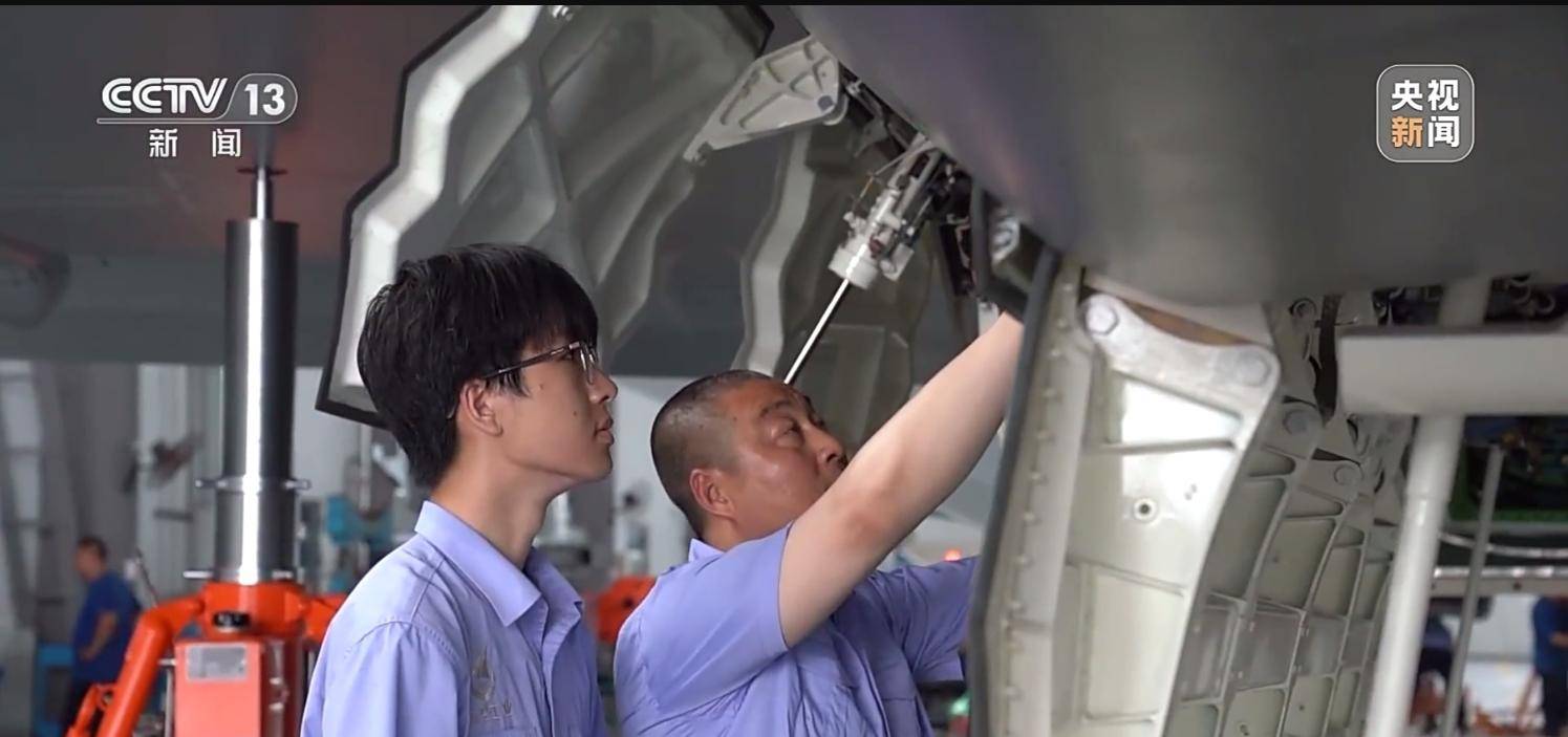 生产一架歼-35要多久？央视公开生产线，数量可能已经第57架了！