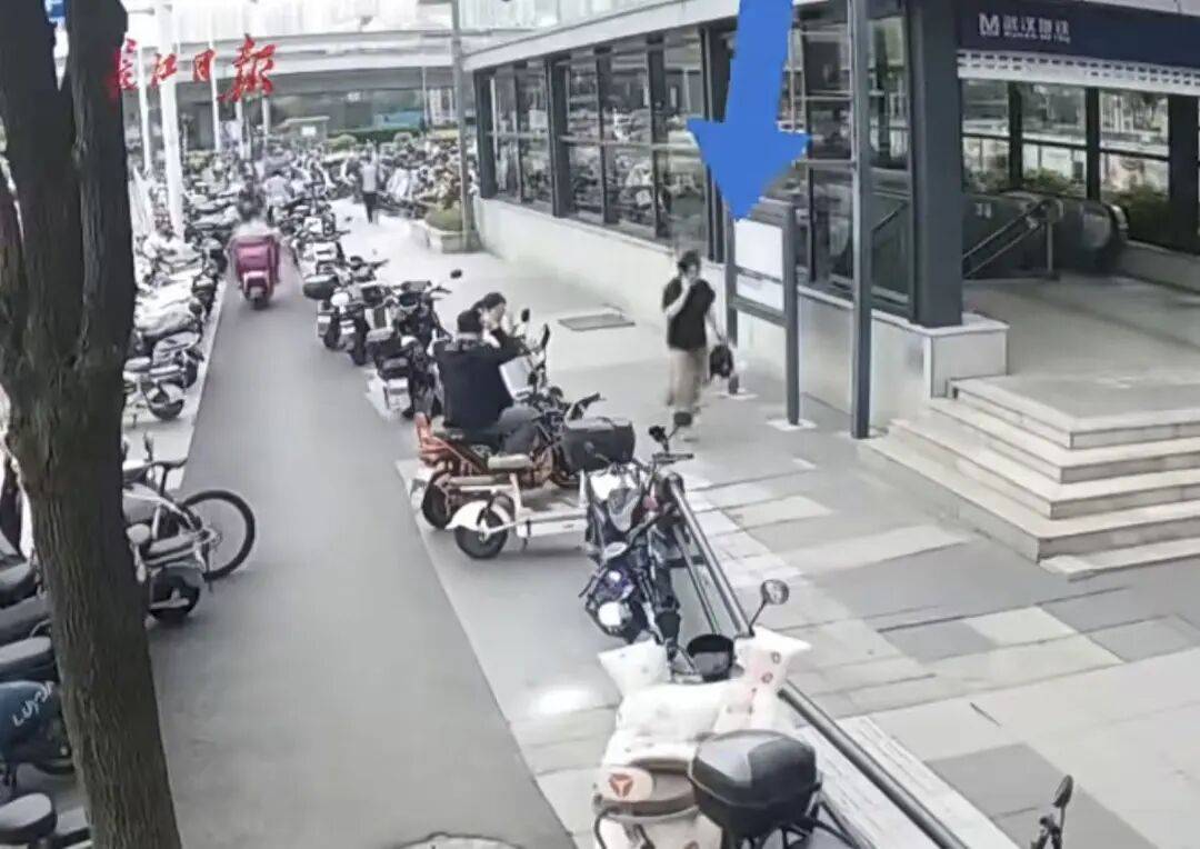 武汉一辅警陪妻儿逛街吃饭,突然消失!离开前对妻子说了一句话